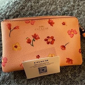 Coach Wristlet Excellent Condition